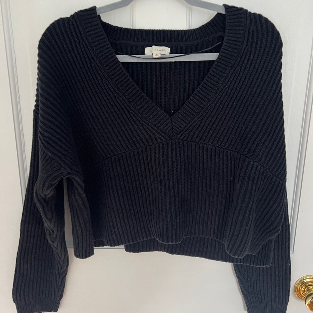 Black V neck sweater🖤
